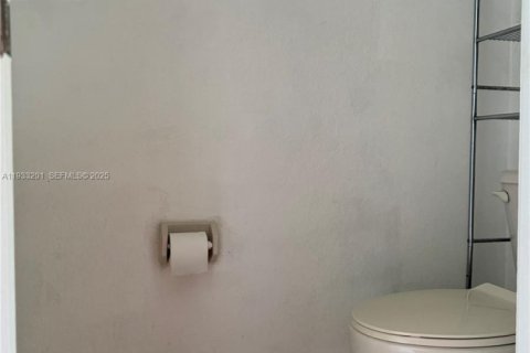 Copropriété à louer à Miami, Floride: 3 chambres, 126.72 m2 № 1993293 - photo 7