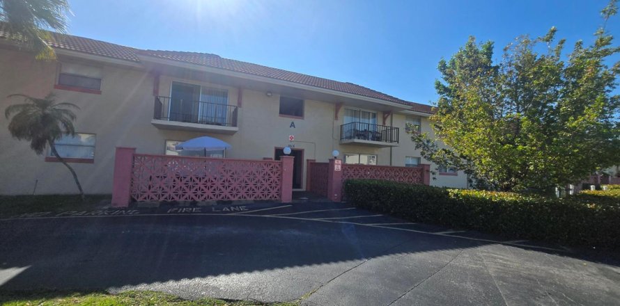 Condominio en Coral Springs, Florida, 2 dormitorios  № 2078198