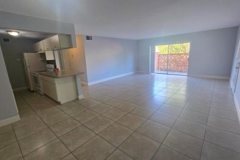 Condominio en alquiler en Coral Springs, Florida, 2 dormitorios, 102.19 m2 № 2078198 - foto 5