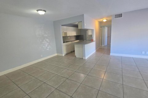 Condominio en alquiler en Coral Springs, Florida, 2 dormitorios, 102.19 m2 № 2078198 - foto 3