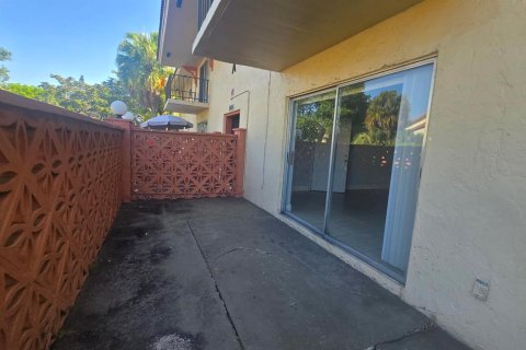 Condominio en alquiler en Coral Springs, Florida, 2 dormitorios, 102.19 m2 № 2078198 - foto 9