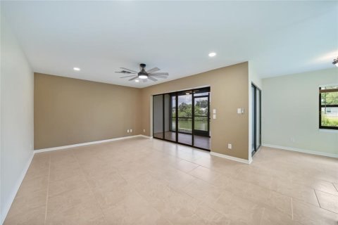 Condo in Port Charlotte, Florida, 2 bedrooms  № 1746913 - photo 5