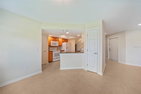 Condo in Port Charlotte, Florida, 2 bedrooms  № 1746913 - photo 10