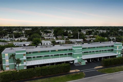 Condo in Port Charlotte, Florida, 2 bedrooms  № 1746913 - photo 1