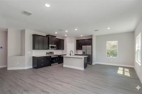 House in Inverness, Florida 3 bedrooms, 150.04 sq.m. № 2207984 - photo 2
