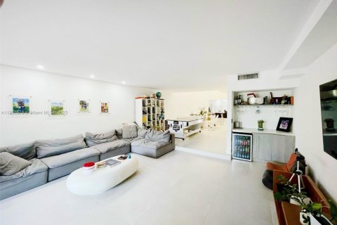 Купить таунхаус в Авентура, Флорида 3 спальни, 188.78м2, № 1963686 - фото 4