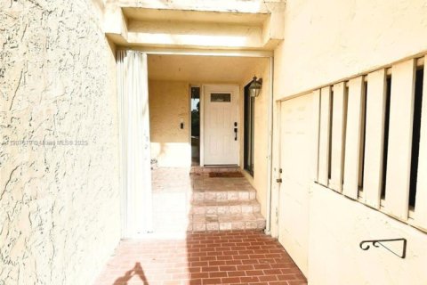 Купить таунхаус в Авентура, Флорида 3 спальни, 188.78м2, № 1963686 - фото 23