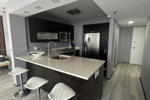 Снять в аренду кондоминиум в Майами, Флорида 2 спальни, 84.91м2, № 1987960 - фото 5