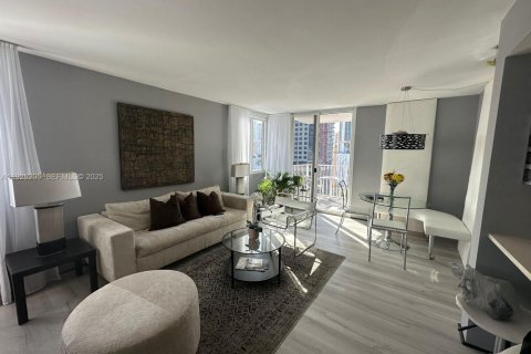 Снять в аренду кондоминиум в Майами, Флорида 2 спальни, 84.91м2, № 1987960 - фото 1