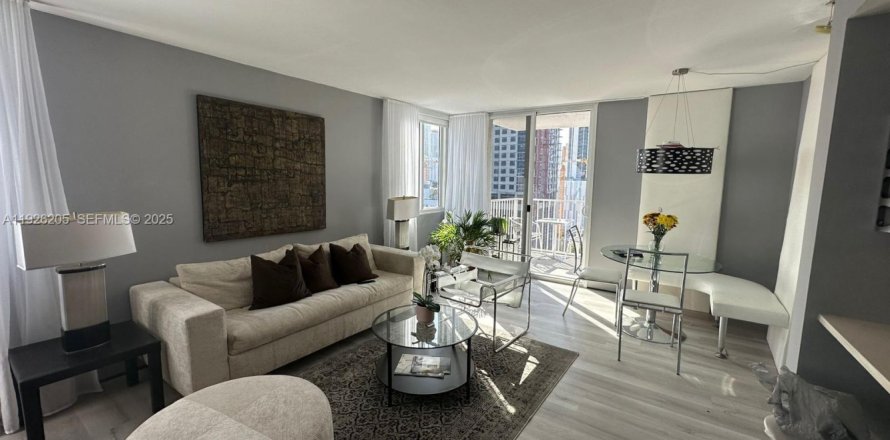 Кондоминиум с 2 спальнями в Майами, Флорида № 1987960