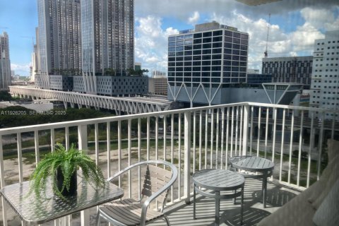 Снять в аренду кондоминиум в Майами, Флорида 2 спальни, 84.91м2, № 1987960 - фото 3