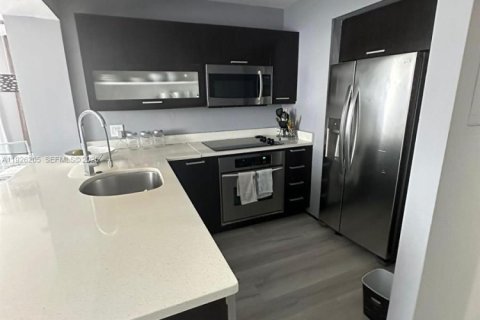 Снять в аренду кондоминиум в Майами, Флорида 2 спальни, 84.91м2, № 1987960 - фото 4