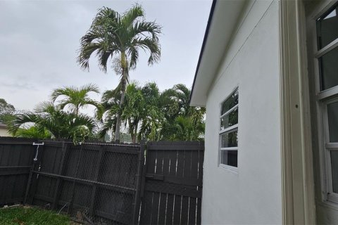 Casa en venta en Miami, Florida, 4 dormitorios, 156.91 m2 № 1764627 - foto 8