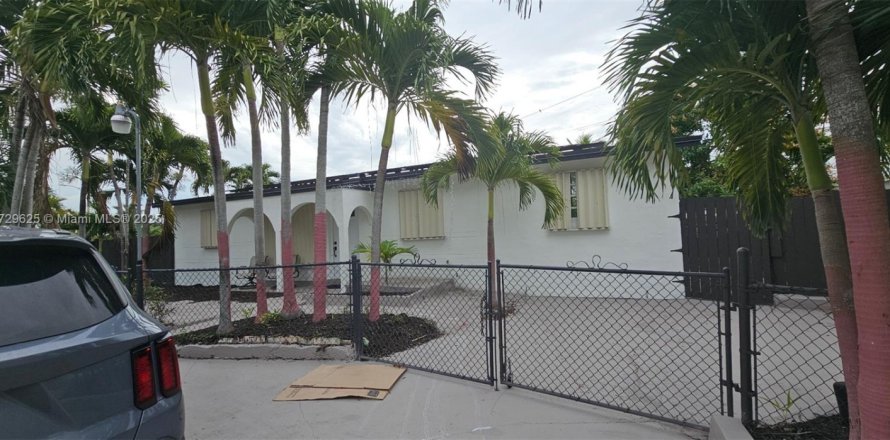 Casa en Miami, Florida 4 dormitorios, 156.91 m2 № 1764627
