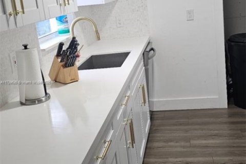 Casa en venta en Miami, Florida, 4 dormitorios, 156.91 m2 № 1764627 - foto 5