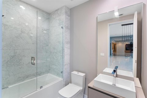 Condominio en venta en Miami, Florida, 3 dormitorios, 234.58 m2 № 1461330 - foto 23