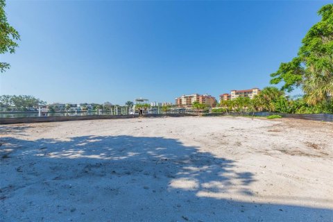 House in Saint Pete Beach, Florida 4 bedrooms, 307.13 sq.m. № 1443805 - photo 9