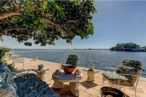 House in Saint Pete Beach, Florida 4 bedrooms, 307.13 sq.m. № 1443805 - photo 2