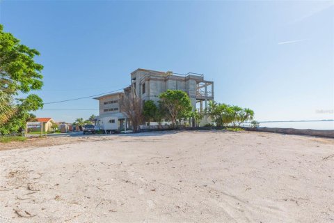 House in Saint Pete Beach, Florida 4 bedrooms, 307.13 sq.m. № 1443805 - photo 11