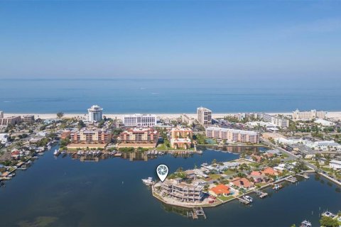 House in Saint Pete Beach, Florida 4 bedrooms, 307.13 sq.m. № 1443805 - photo 20