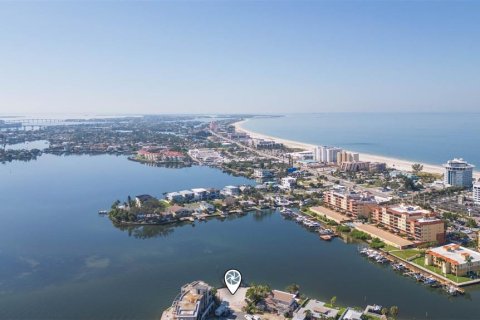 House in Saint Pete Beach, Florida 4 bedrooms, 307.13 sq.m. № 1443805 - photo 16