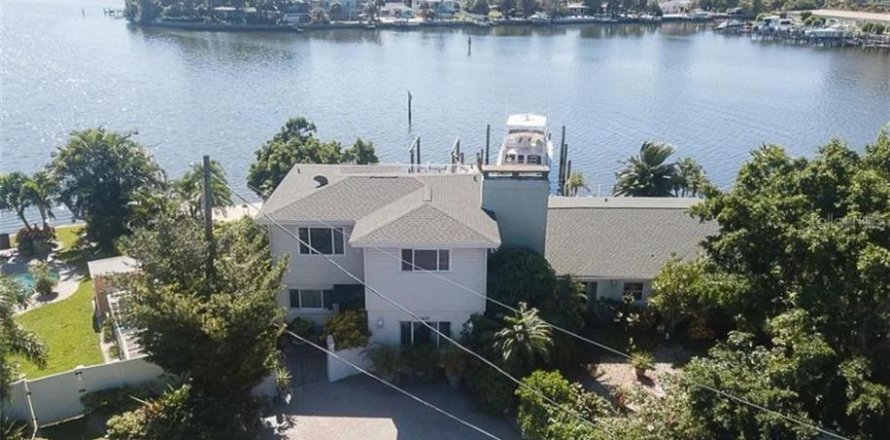 House in Saint Pete Beach, Florida 4 bedrooms, 307.13 sq.m. № 1443805
