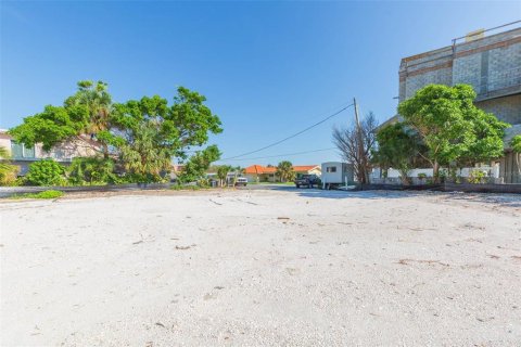 House in Saint Pete Beach, Florida 4 bedrooms, 307.13 sq.m. № 1443805 - photo 12