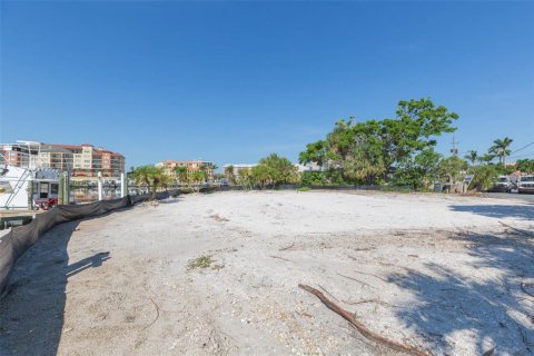 House in Saint Pete Beach, Florida 4 bedrooms, 307.13 sq.m. № 1443805 - photo 13