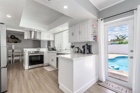 Casa en venta en Hollywood, Florida, 3 dormitorios, 172.05 m2 № 1833792 - foto 1