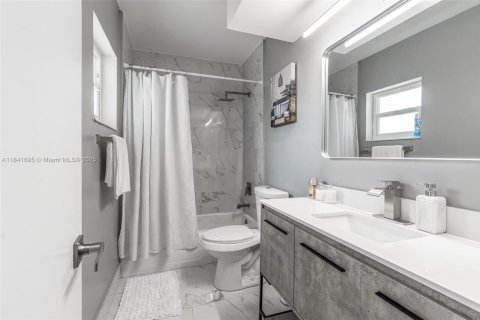 Casa en venta en Hollywood, Florida, 3 dormitorios, 172.05 m2 № 1833792 - foto 13