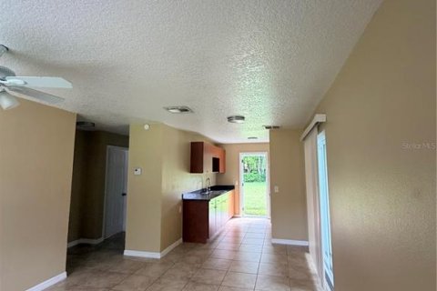 Villa ou maison à louer à Orlando, Floride: 2 chambres, 67.35 m2 № 2417045 - photo 3