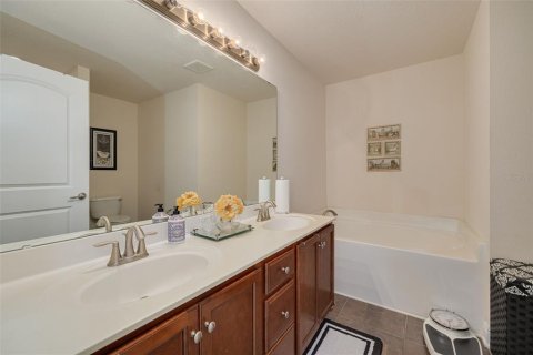 House in Tampa, Florida 4 bedrooms, 236.81 sq.m. № 2151726 - photo 19