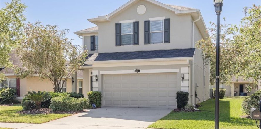 House in Tampa, Florida 4 bedrooms, 236.81 sq.m. № 2151726