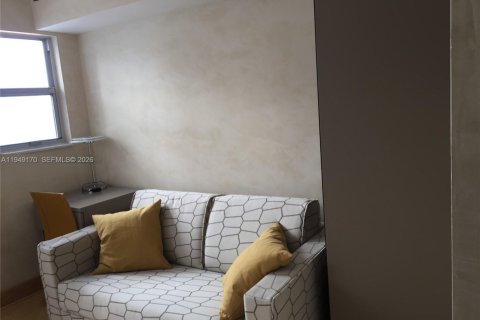 Condo in Miami Beach, Florida, 3 bedrooms  № 2004906 - photo 12