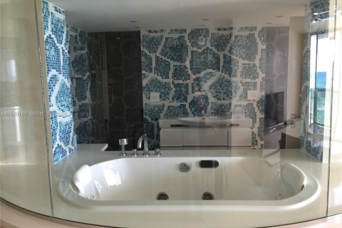 Condo in Miami Beach, Florida, 3 bedrooms  № 2004906 - photo 8