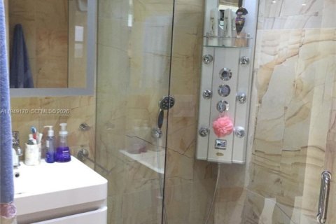 Condo in Miami Beach, Florida, 3 bedrooms  № 2004906 - photo 13