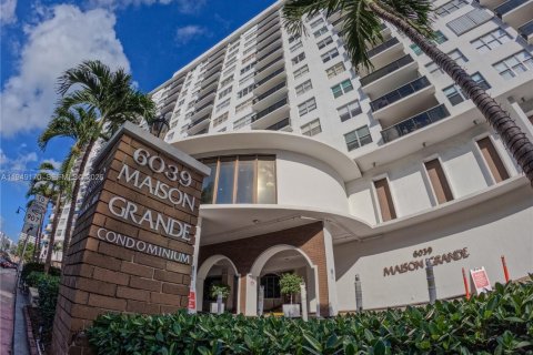 Condo in Miami Beach, Florida, 3 bedrooms  № 2004906 - photo 23