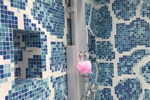 Condo in Miami Beach, Florida, 3 bedrooms  № 2004906 - photo 9