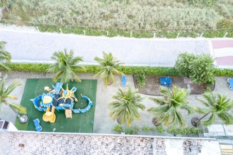 Condo in Miami Beach, Florida, 3 bedrooms  № 2004906 - photo 14