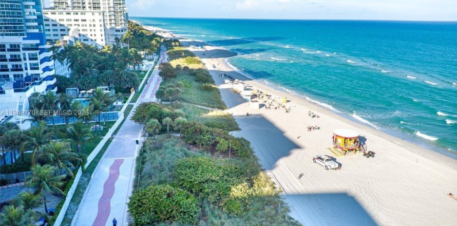 Condo in Miami Beach, Florida, 3 bedrooms  № 2004906