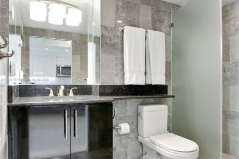 Condo in Miami Beach, Florida  № 2038858 - photo 12