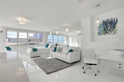 Condo in Miami Beach, Florida  № 2038858 - photo 8