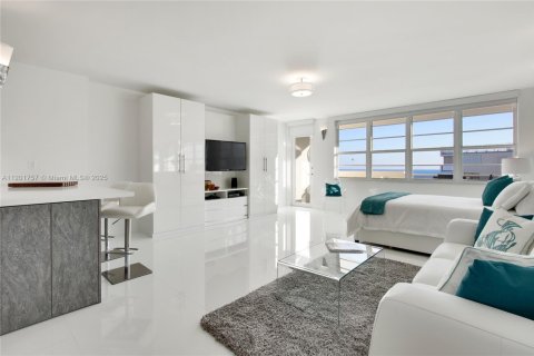 Condo in Miami Beach, Florida  № 2038858 - photo 16