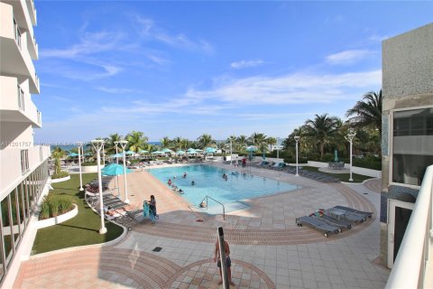 Condo in Miami Beach, Florida  № 2038858 - photo 24