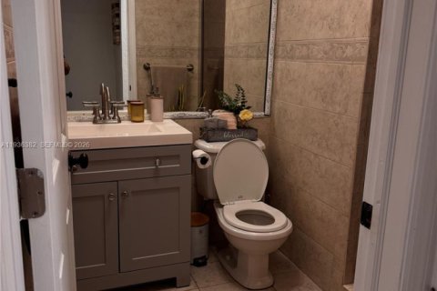 Immobilier commercial à louer à Miami, Floride: 1 chambre, 267.37 m2 № 2000406 - photo 2