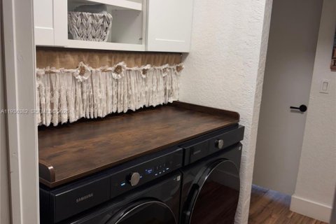 Immobilier commercial à louer à Miami, Floride: 1 chambre, 267.37 m2 № 2000406 - photo 7