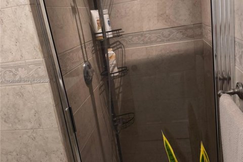 Immobilier commercial à louer à Miami, Floride: 1 chambre, 267.37 m2 № 2000406 - photo 3