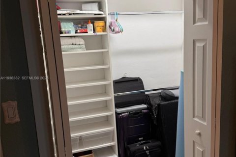 Immobilier commercial à louer à Miami, Floride: 1 chambre, 267.37 m2 № 2000406 - photo 4