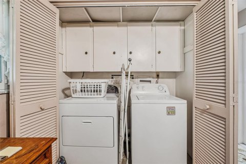 Condo in Venice, Florida, 2 bedrooms  № 2352507 - photo 26