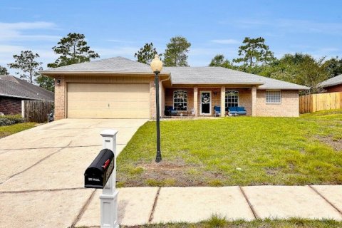Villa ou maison à vendre à Crestview, Floride: 3 chambres, 187.29 m2 № 590255 - photo 1